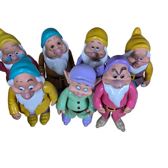 Vintage Set of Disney Thailand Seven Dwarfs, Hard plastic/rubber . Snow White - Picture 2 of 9